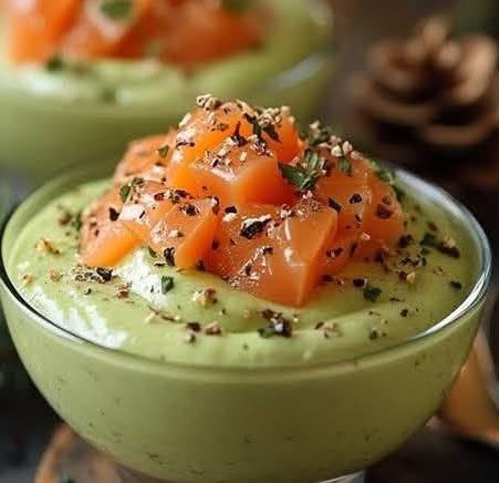 Mousse de Noël à l’avocat et au saumon fumé