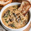 Soupe de riz sauvage et de champignons