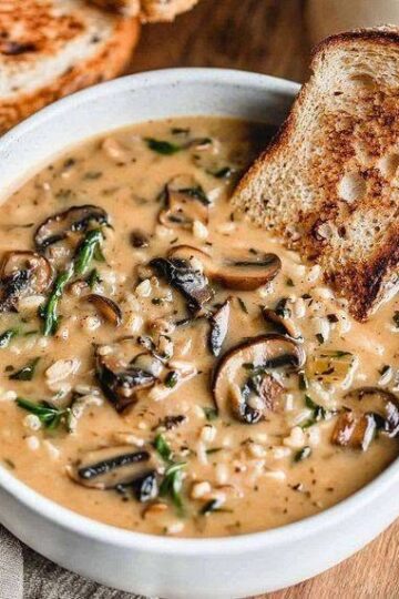 Soupe de riz sauvage et de champignons